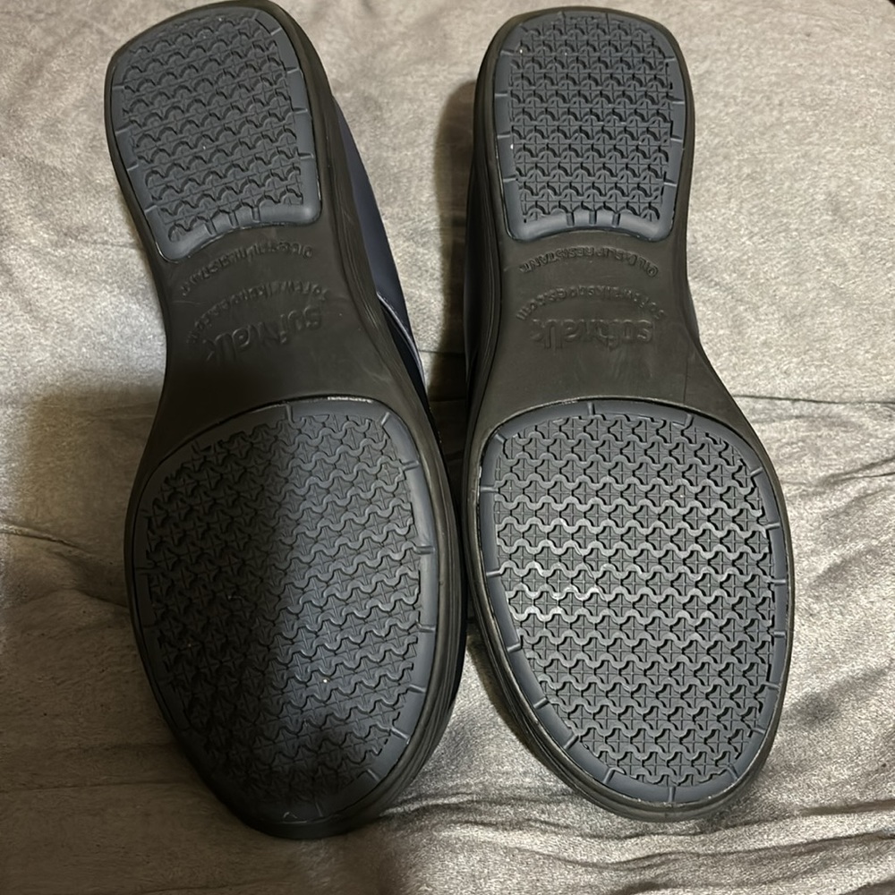 Walking Shoes - image 2